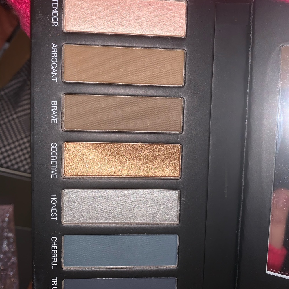 Younique eyeshadow palette